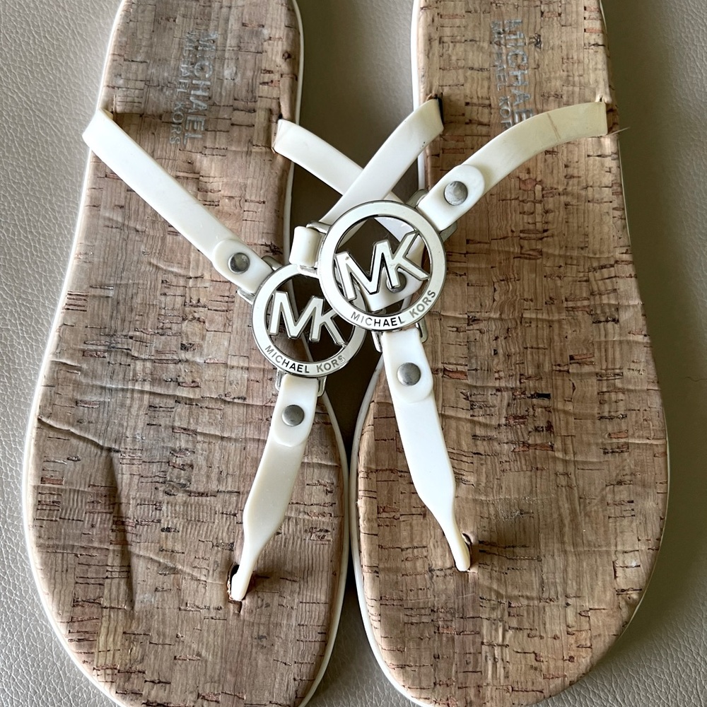 White Michael Kors flip flop w/cork footbed